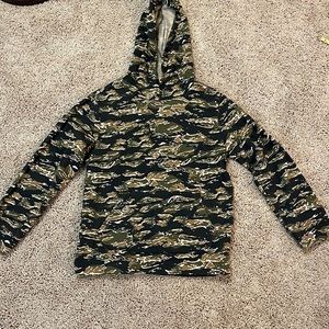 Boys Old Navy camo hoodie Large